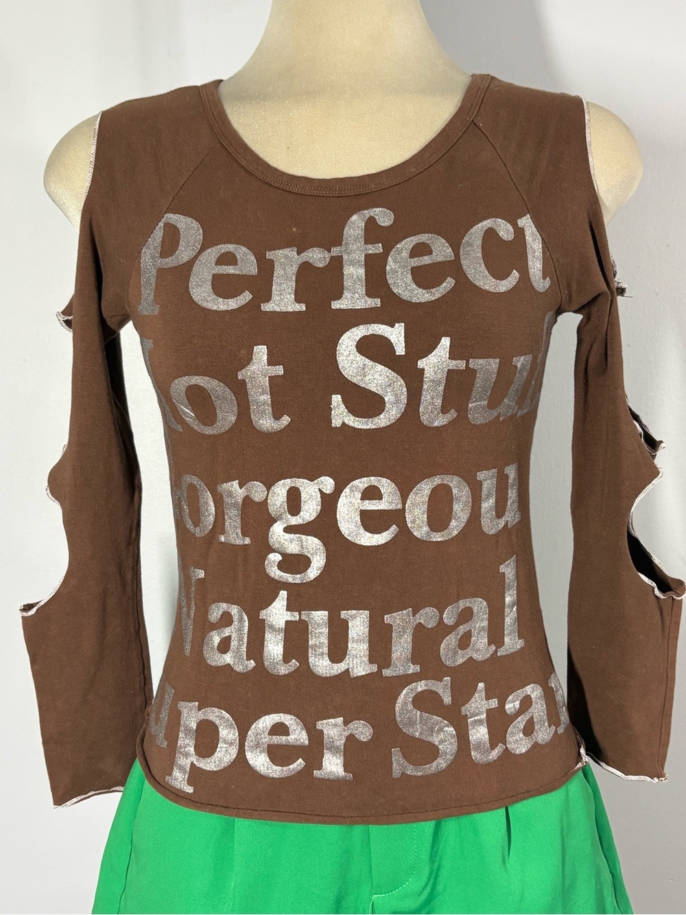 Brown Cold-Shoulder Graphic Long Sleeve Tee